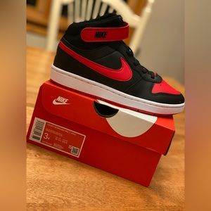 Nike Court Borough Mid 2